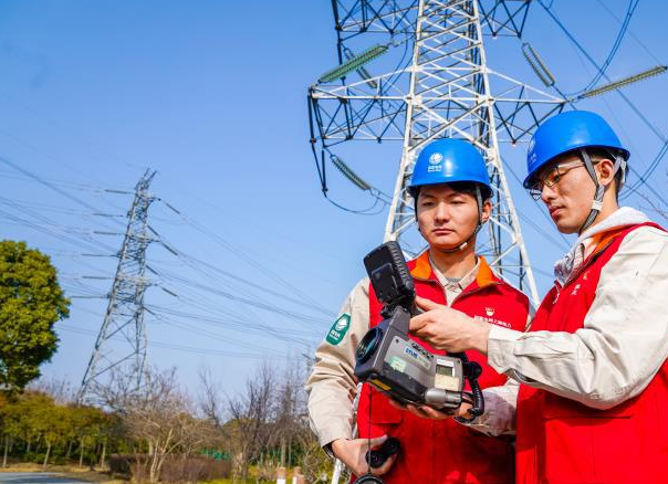 國網(wǎng)上海電力保障有力助市民安心過年 服務(wù)不減讓申城年味更濃