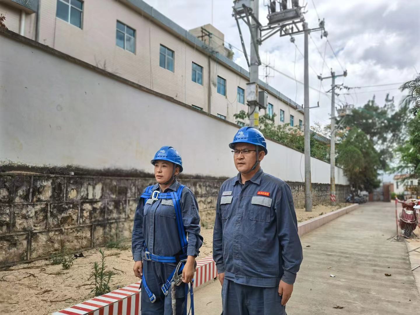 臨滄云縣供電局黨員帶頭開展崗評(píng)，促員工技能快速提升