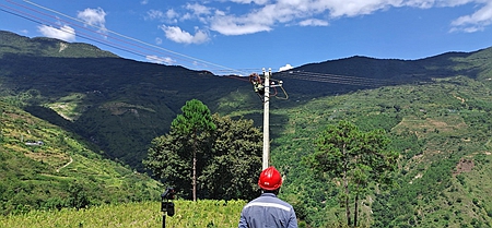 鳳慶供電局新華供電所供電火力全開，助力當?shù)乜緹煯a業(yè) 穩(wěn)定發(fā)展