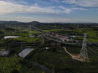 這項(xiàng)工程投產(chǎn)送電，將提高湖北省西電東送通道送電能力