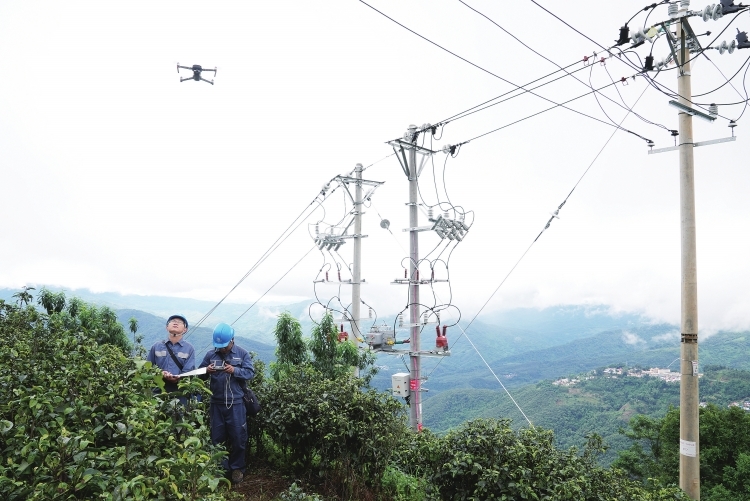 電耀阿佤山——云南滄源電網(wǎng)客戶(hù)平均停電時(shí)間兩年下降近50%的背后