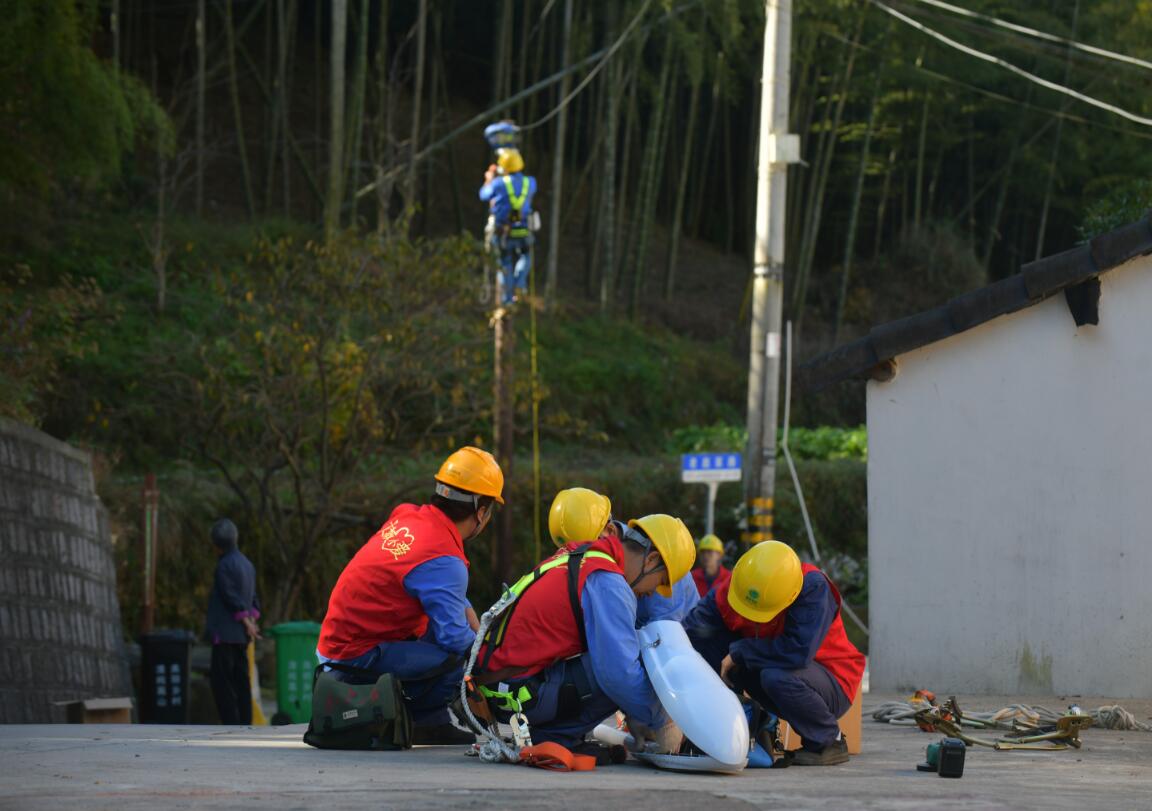 國網(wǎng)余姚市供電公司：80盞路燈點(diǎn)亮革命老區(qū)鄉(xiāng)村路