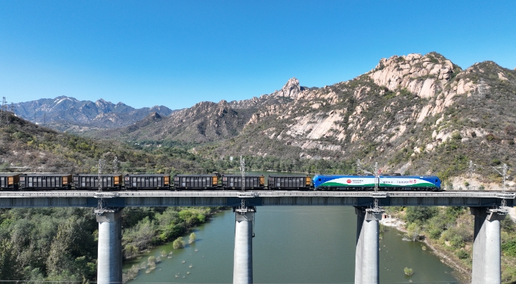 國家能源集團朔黃鐵路煤炭運量超3億噸創(chuàng)新高