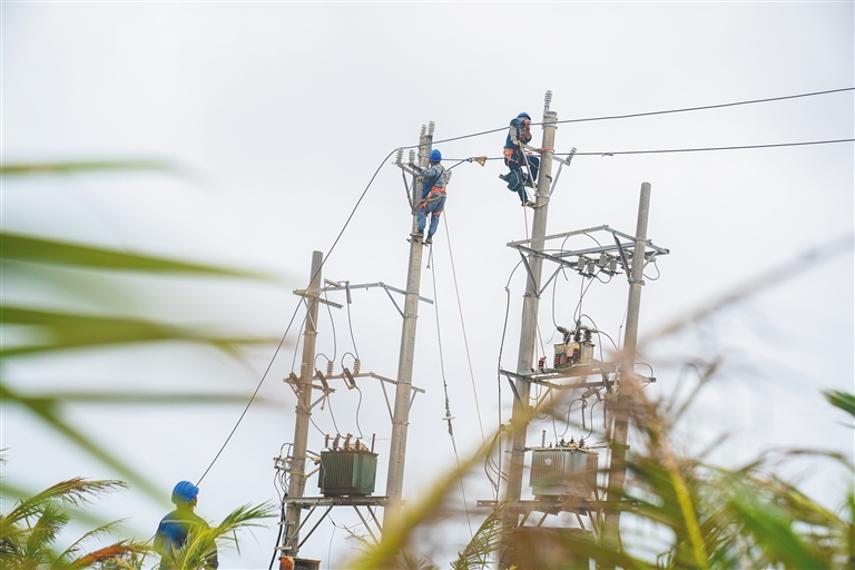 保亭、三亞等多個市縣供電隊伍全力支援文昌搶修復電