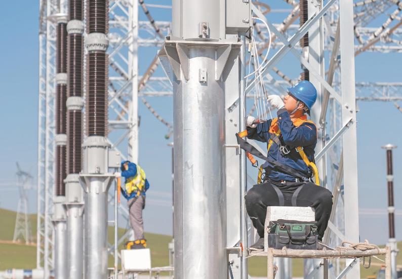 蒙東錫盟江蘇能源烏拉蓋電廠、華電白音華金山電廠500千伏送出工程全線貫通