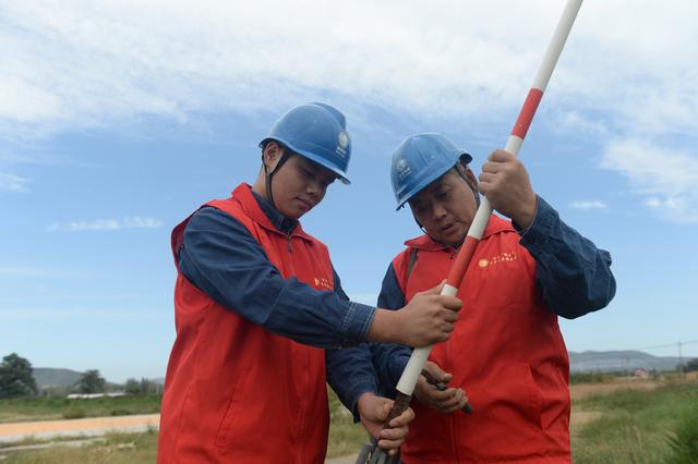 國網(wǎng)汝州市供電公司優(yōu)質(zhì)服務(wù)保障農(nóng)民秋種用電無憂