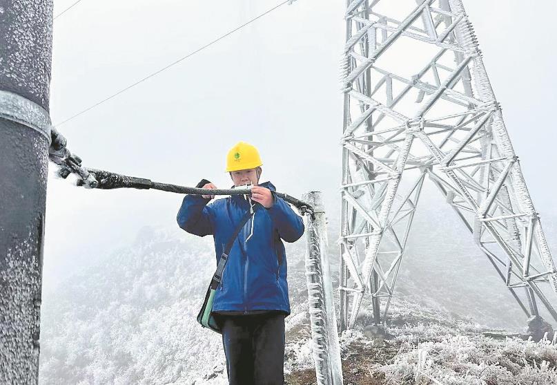 國網(wǎng)湖南電力完成今冬首次輸電線路直流融冰工作