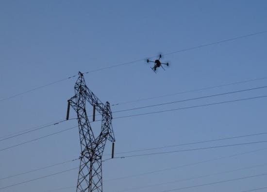 實(shí)現(xiàn)電力智能巡檢、帶電水沖洗、架空輸電線路無人機(jī)巡檢